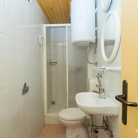 Flora Hostel Mali Lošinj