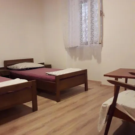 Flora Hostel Mali Lošinj