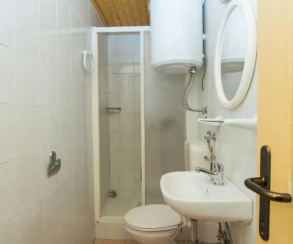 Flora Hostal Mali Lošinj