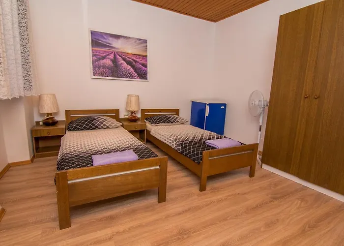 Flora Hostal Mali Lošinj