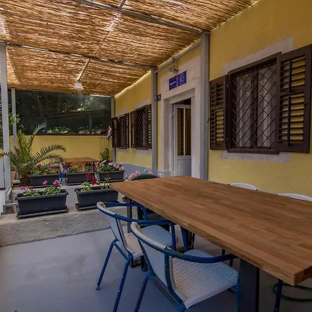 Flora * מאלי לוסיניי