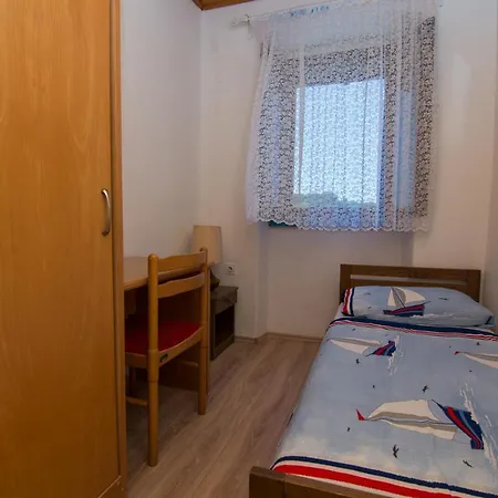 Flora * מאלי לוסיניי