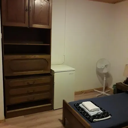 Flora אכסניה *